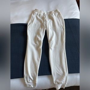Lululemon At Ease Jogger Light Ivory Size Small